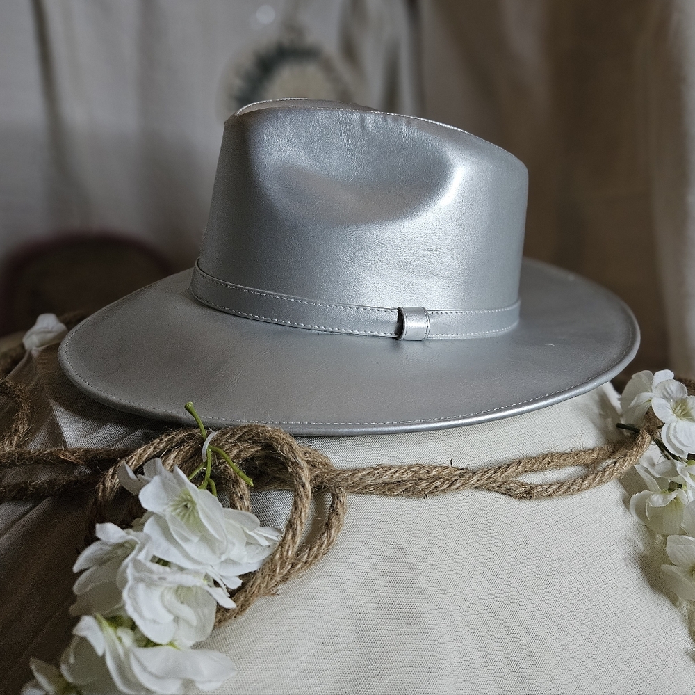 Italian style hat | Size M | Handmade | Leather ● | Silver